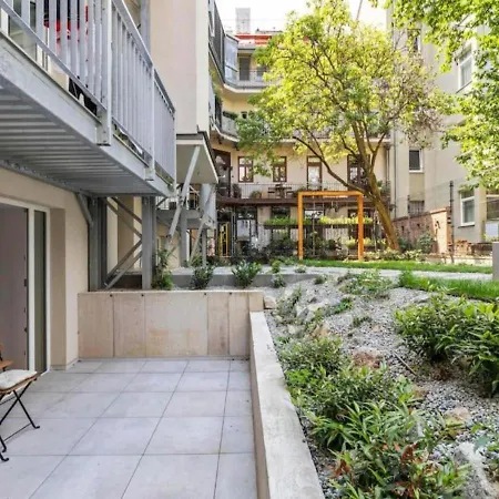 Train Station With Terrasse 1 Apartment