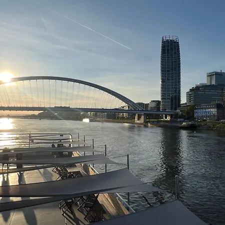 Apartment Train Station With Terrasse 1 *